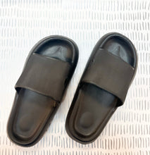 Load image into Gallery viewer, Comfy Slide Slippers
