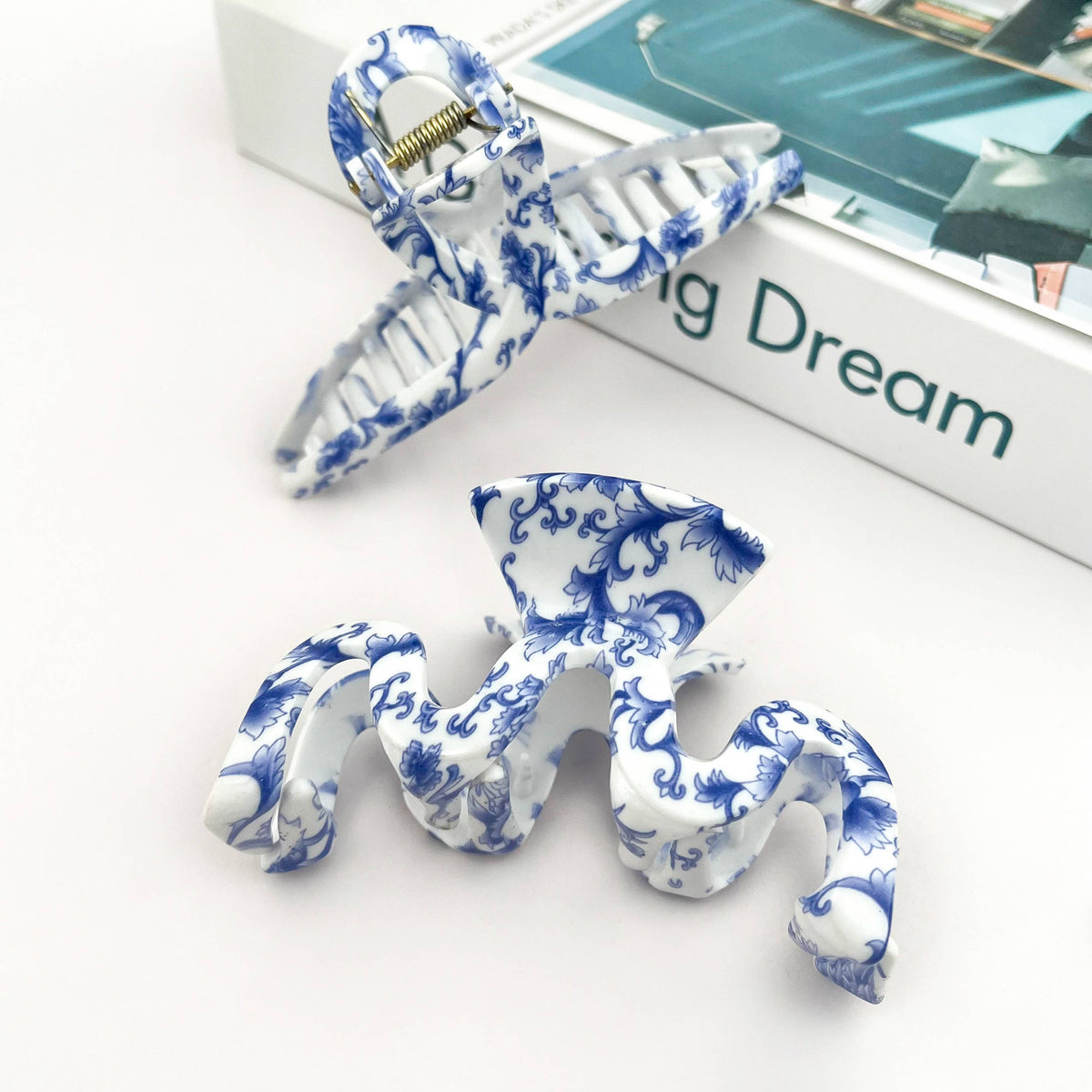 Blue and White Porcelain Textured Claw Clip
