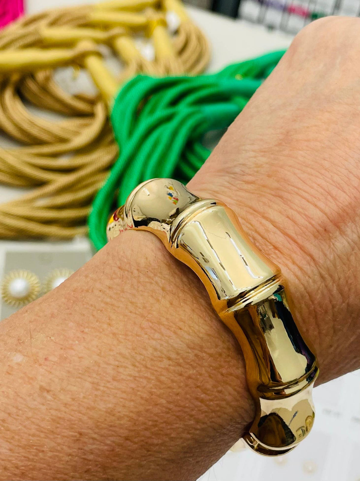 CHIC - Hinged Bamboo Cuff (shiny gold) BBR502