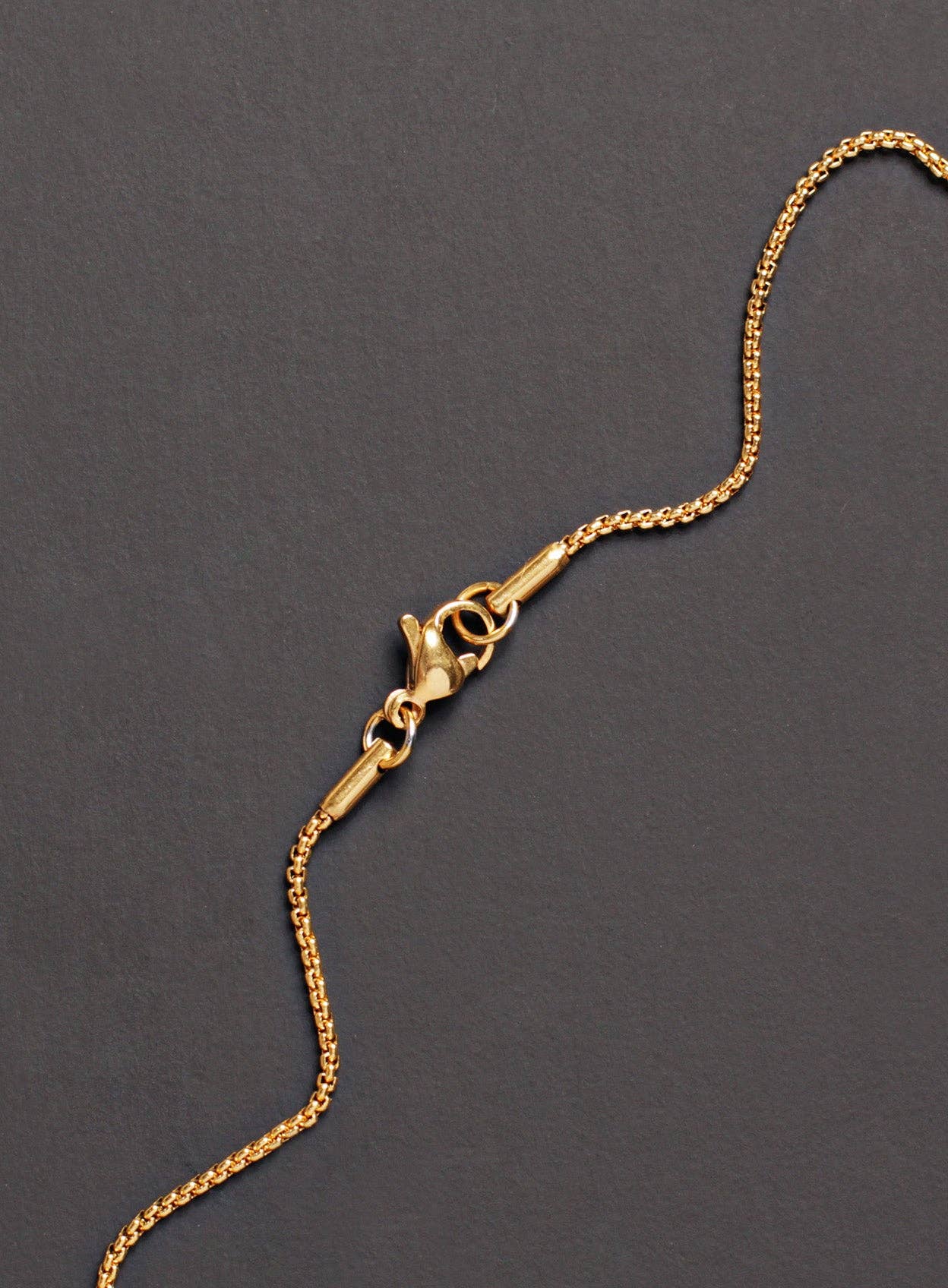 MEDIUM GOLD CROSS NECKLACE FOR MEN