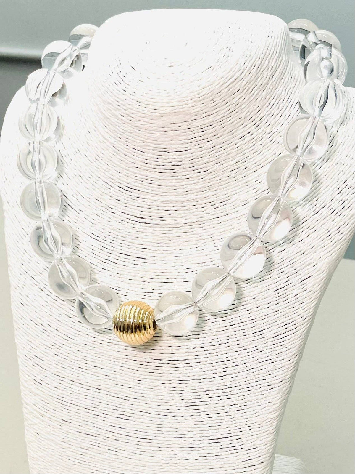 CHIC - Acrylic Big Ball Necklace (clear/gold) BNK904