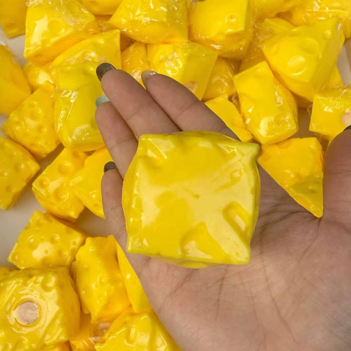 Mini Crackle Squishy Cheeae